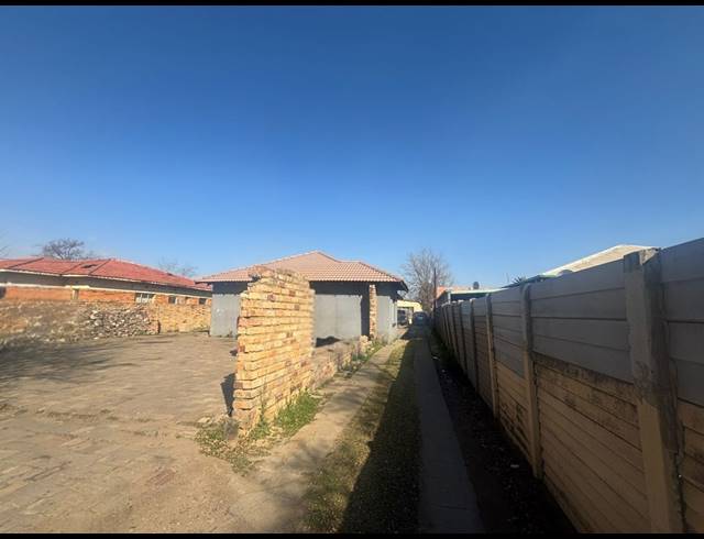 8 BEDROOM HOUSE FOR SALE IN VEREENIGING CENTRAL